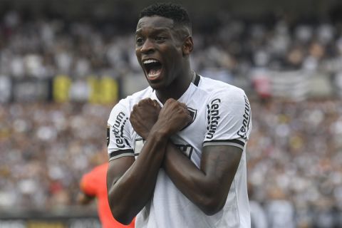 Luiz Henrique of Brazil's Botafogo celebrates after scoring his side's opening goal against Brazil's Atletico Mineiro during a Copa Libertadores final soccer match at Monumental stadium in Buenos Aires, Argentina, Saturday, Nov. 30, 2024. (AP Photo/Gustavo Garello)