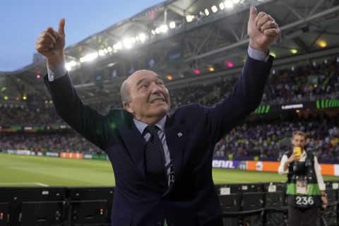 Fiorentina President Rocco Commisso gesture to club fans from the field ahead of the Conference League Final soccer match between Olympiacos FC and ACF Fiorentina at OPAP Arena in Athens, Greece, Wednesday, May 29, 2024. (AP Photo/Petros Giannakouris)