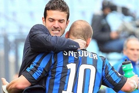 Foto LaPresse
25-04-2012 Udine
Sport Calcio
Udinese-Inter - Serie A Tim 2011/2012
Nella foto Stramaccioni e  Wesley Sneijder esultanza 

Inter Milan's Wesley Sneijder  celebrates with coach Andrea Stramaccioni after scoring during the Serie A soccer match between Udinese and Inter, at the Friuli Stadium in Udine, Italy, Wednesday, April 25, 2012.