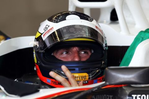 MONTREAL, CANADA - JUNE 10:  Pedro de la Rosa of Spain and Sauber F1 prepares to step in for Sergio Perez and drive during practice for the Canadian Formula One Grand Prix at the Circuit Gilles Villeneuve on June 10, 2011 in Montreal, Canada.  (Photo by Clive Rose/Getty Images)