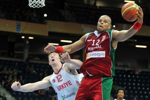 Omer Asik of Turkey (L) and Elvis Evora of Portugal vie for the ball during the EuroBasket2011 first round group A qualification match between Spain and Poland, in Panevezys, on August 31, 2011. AFP PHOTO / JOE KLAMAR (Photo credit should read JOE KLAMAR/AFP/Getty Images)