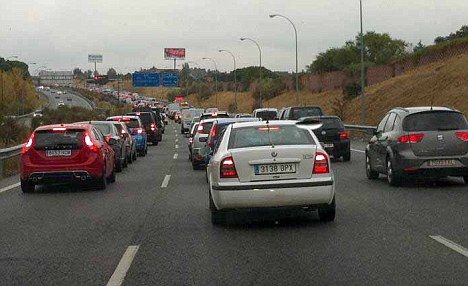 Image taken from Iker Casillas' facebook page showing him stuck in traffic on the way to training. (C) Iker Casillas