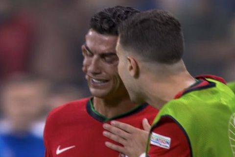 Euro 2024, Πορτογαλία - Σλοβενία: Πλάνταξε στο κλάμα ο Ρονάλντο μετά το χαμένο πέναλτι, προσπαθούσαν να τον συνεφέρουν