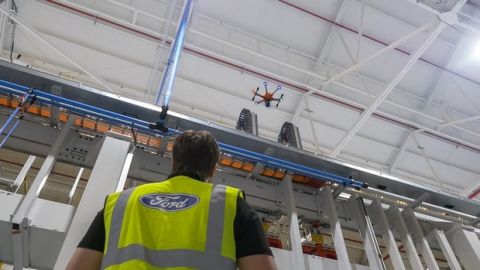 Η Ford κάνει ελέγχους στα εργοστάσια με drones