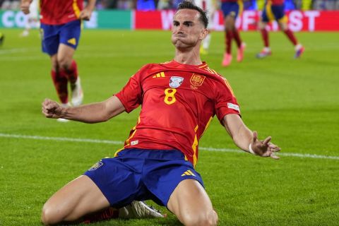 Spain's Fabian Ruiz celebrates after scoring his sides second goal during a round of sixteen match between Spain and Georgia at the Euro 2024 soccer tournament in Cologne, Germany, Sunday, June 30, 2024. (AP Photo/Manu Fernandez)