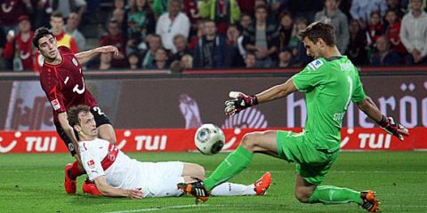 Lars Stindl (Hannover 96), Georg Niedermeier (VfB Stuttgart), Torwart Sven Ulreich (VfB Stuttgart)
HANNOVER, DEUTSCHLAND. 25.04.2014, FUSSBALL - Hannover 96 vs VfB Stuttgart, 1. Bundesliga, Saison 2013-2014, HDI Arena.