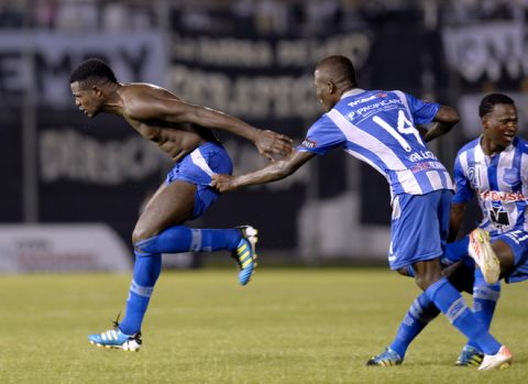 Footballer Jose Luis Quiñonez (L), of Ecuadors Emelec, celebrates after scoring against Paraguay's Olimpia, during a Libertadores Cup match held at the Defensores de Chaco stadium in Asuncion, Paraguay, on April 12, 2012. AFP PHOTO/Noberto DUARTE (Photo credit should read NORBERTO DUARTE/AFP/Getty Images)