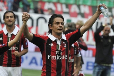 AC Milan's Filippo Inzaghi greets supporters at the end of the Serie A soccer match against Novara at the San Siro stadium in Milan May 13, 2012.  REUTERS/Paolo Bona (ITALY - Tags: SPORT SOCCER)