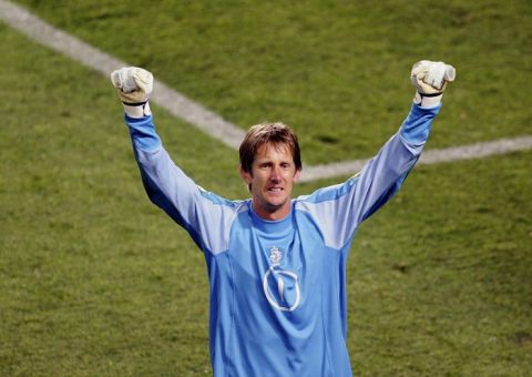 Fussball : Euro 2004 in Portugal , Viertelfinale Spiel 27 , Faro , 26.06.04
Schweden - Niederlande ( SWE - NED ) 4:5 n.E.
Torwart Edwin VAN DER SAR / NED
Foto:BONGARTS/Andreas Rentz
ACHTUNG: Nutzungseinschraenkung siehe Dateiinformation!