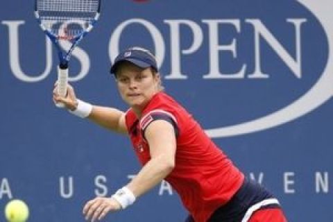 Kim Clijsters, of Belgium, returns to Venus Williams, of the United States, in the fourth round of the U.S. Open tennis tournament in New York, Sunday, Sept. 6, 2009. Clijsters won 6-0, 0-6, 6-4. (AP Photo/Kathy Willens)