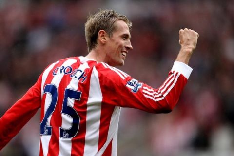 STOKE ON TRENT, ENGLAND - SEPTEMBER 10:  Peter Crouch of Stoke celebrates their victory after the Barclays Premier League match between Stoke City and Liverpool at Britannia Stadium on September 10, 2011 in Stoke on Trent, England.  (Photo by Scott Heavey/Getty Images)