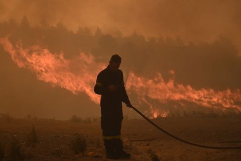 Φωτιές στην Αττική: Βρέθηκε απανθρακωμένη σορός στο Πάτημα Χαλανδρίου