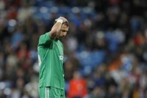 Real Madrid's goalkeeper Jerzy Dudek from Poland reacts as he leaves the field  injured after a collision with Auxerre's Roy Contout, not in picture, during their Group G Champions League soccer match at the Santiago Bernabeu stadium in Madrid Wednesday, Dec. 8, 2010. (AP Photo/Victor R. Caivano)