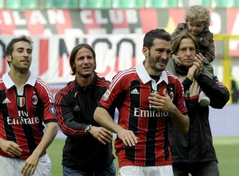 MILAN, ITALY - MAY 13:  Gianluca Zambrotta of AC Milan salutes the fans after his last game for AC Milan after the Serie A match between AC Milan and Novara Calcio at Stadio Giuseppe Meazza on May 13, 2012 in Milan, Italy.  (Photo by Claudio Villa/Getty Images)