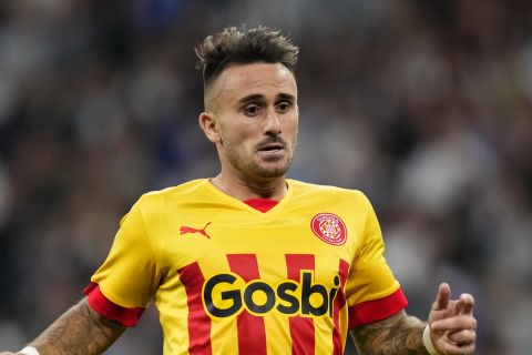 Girona's Aleix Garcia during a Spanish La Liga soccer match between Real Madrid and Girona at the Santiago Bernabeu stadium in Madrid, Spain, Sunday, Oct. 30, 2022. Spain coach Luis de la Fuente has called up four new players including Girona midfielder Aleix García for the final two European Championship qualifiers with a place in next years tournament already secured. (AP Photo/Jose Breton)