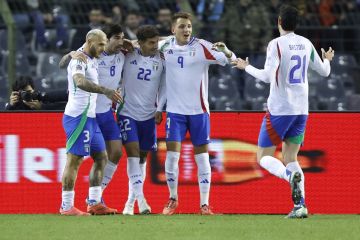 Italy celebrate after Italy's Sandro Tonali, second left, scored the opening goal during the UEFA Nations League, group A2, soccer match between Belgium and Italy at the King Baudouin Stadium in Brussels, Belgium, Thursday, Nov. 14, 2024. (AP Photo/Omar Havana)