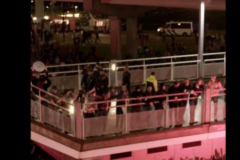 Άγιαξ: Το ξέφρενο "πάρτι" με χιλιάδες φιλάθλους για τον τίτλο και το "Last Dance" του Τεν Χαχ
