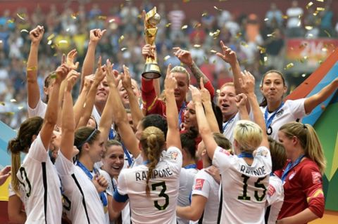 VANCOUVER, BC - JULY 05:  The United States celebrates with the World Cup Trophy after their 5-2 win over Japan in the FIFA Women's World Cup Canada 2015 Final at BC Place Stadium on July 5, 2015 in Vancouver, Canada.  (Photo by Rich Lam/Getty Images)