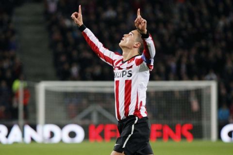 PSV Eindhoven's Ibrahim Afellay celebrates his goal against Debrecen during their Europa League Group I soccer match in Eindhoven November 4, 2010. REUTERS/Michael Kooren (NETHERLANDS - Tags: SPORT SOCCER)