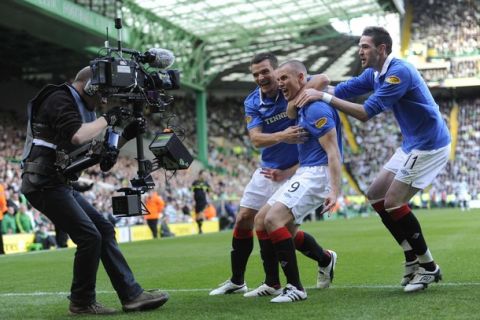 Rangers' Kenny Miller (9) celebrates his goal against Celtic during their Scottish Premier League soccer match at Celtic Park , Glasgow, Scotland, October 24, 2010. REUTERS/Russell Cheyne (BRITAIN - Tags: SPORT SOCCER)