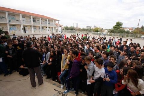 Παίκτες και μαθητές κατά της βίας