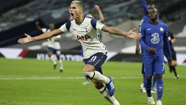 Lamela scores against Chelsea and sends the game into extra time