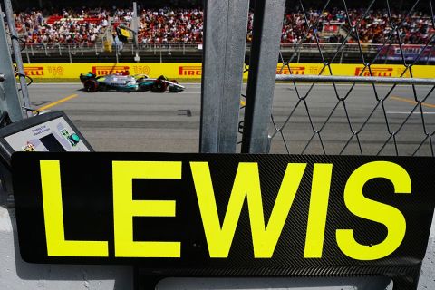 Formula 1: Οι αναβαθμισμένες Ferrari και Mercedes κάνουν τριπλή τη μάχη της κορυφής