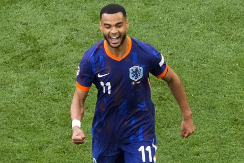 Ο Χάκπο πανηγυρίζει γκολ του στο Ρουμανία - Ολλανδία
