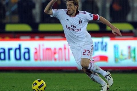 LECCE, ITALY - JANUARY 16:  Massimo Ambrosini of Milan in action during the Serie A match between Lecce and Milan at Stadio Via del Mare on January 16, 2011 in Lecce, Italy.  (Photo by Giuseppe Bellini/Getty Images)