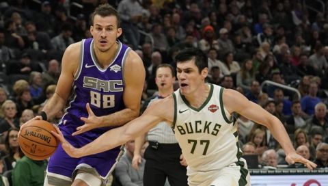 Milwaukee Bucks' Ersan Ilyasova steals the ball from Sacramento Kings' Nemanja Bjelica during the first half of an NBA basketball game Sunday, Nov. 4, 2018, in Milwaukee. (AP Photo/Morry Gash)