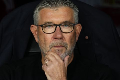 Union's head coach Urs Fischer rubs his chin before the Champions League group C soccer match between Real Madrid and FC Union Berlin at the Santiago Bernabeu stadium in Madrid, Wednesday, Sept. 20, 2023. (AP Photo/Manu Fernandez)