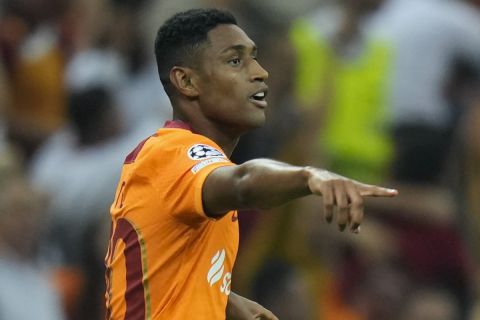 Galatasaray's Tete, left, celebrates scoring his side's second goal during the Champions League Group A soccer match between Galatasaray and FC Copenhagen in Istanbul, Turkey, Wednesday, Sept. 20, 2023. (AP Photo/Francisco Seco)