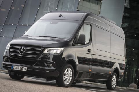 Pressefahrvorstellung Mercedes-Benz Sprinter 2018. Technische Daten: 319 CDI, Tourer (Kraftstoffverbrauch kombiniert: 8,2 l/100 km; CO2-Emissionen kombiniert: 214 g/km), Exterieur, Obsidianschwarz metallic // Press test drive Mercedes-Benz Sprinter 2018. Technical data: 319 CDI, Tourer (combined fuel consumption: 8.2 l/100 km; combined CO2 emissions: 214 g/km), Exterior, obsidian black metallic