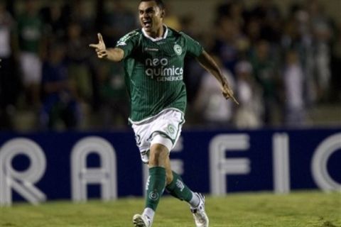 Brazil's Goias' Otacilio Neto celebrates his goal against Argentina's Independiente during a Copa Sudamericana first leg final soccer game in Goiania, Brazil, Wednesday Dec. 1, 2010. (AP Photo/Andre Penner)