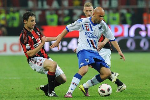 MILAN, ITALY - APRIL 16:  Massimo Maccarone (R) of UC Sampdoria is challenged by Mark van Bommel of AC Milan during the Serie A match between AC Milan and UC Sampdoria at Stadio Giuseppe Meazza on April 16, 2011 in Milan, Italy.  (Photo by Valerio Pennicino/Getty Images)