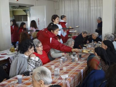 Οι ποδοσφαιριστές της ΑΕΛ στο Γηροκομείο Λάρισας