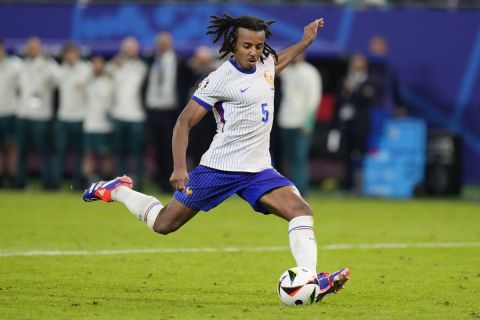 Jules Kounde of France scores during a penalty shootou against Portugal during a quarter final match at the Euro 2024 soccer tournament in Hamburg, Germany, Friday, July 5, 2024. (AP Photo/Hassan Ammar)