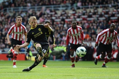 SUNDERLAND, ENGLAND - MARCH 20:  Dirk Kuyt of Liverpool fires home the first goal from the penalty spot during the Barclays Premier League match between Sunderland and Liverpool at the Stadium of Light on March 20, 2011 in Sunderland, England.  (Photo by Laurence Griffiths/Getty Images)