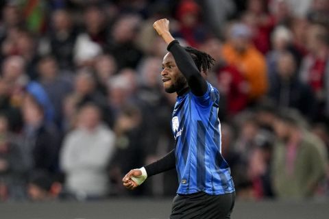 Atalanta's Ademola Lookman, right, celebrates after scoring his side's third goal during the Europa League final soccer match between Atalanta and Bayer Leverkusen at the Aviva Stadium in Dublin, Ireland, Wednesday, May 22, 2024. (AP Photo/Kirsty Wigglesworth)