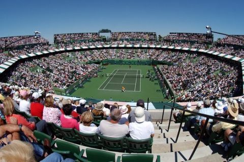 Fans watch the match between Rafael Nadal, of Spain, and Roger Federer, of Switzerland, during the Men's Singles Final at the Nasdaq 100 Open, Sunday, April 3, 2005 at Key Biscayne, Fla. (AP Photo/Alan Diaz)