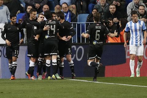 Partido de Liga entre el Málaga y la Real Sociedad en la Rosaleda. En la imagen, Carlos Vela celebra su gol. 

Spanis League match between Málaga and Real Sociedad. In this picture, Carlos Vela celebrates his goal.