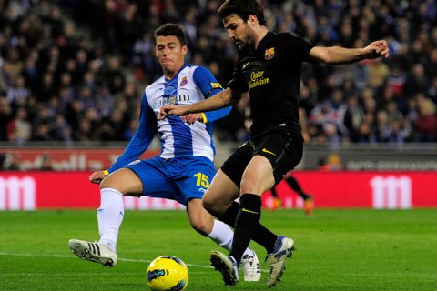 Espanyol's Mexican defender Hector Alfredo Moreno Herrera (L) vies with Barcelona's midfielder Cesc Fabregas (R) during the Spanish league football match RCD Espanyol vs FC Barcelona on January 8, 2012 at the Cornella-El Prat stadium in Cornella.   AFP PHOTO/ JOSEP LAGO (Photo credit should read JOSEP LAGO/AFP/Getty Images)