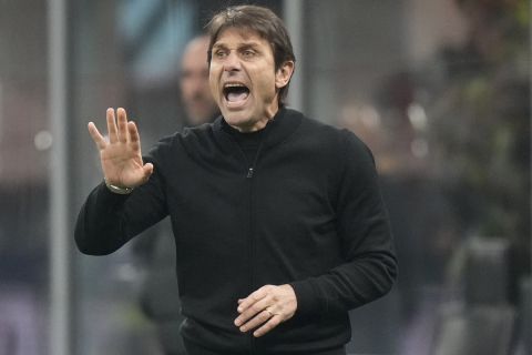 Tottenham's head coach Antonio Conte shouts out as gives instructions from the side line during the Champions League, round of 16, first leg soccer match between AC Milan and Tottenham Hotspur at the San Siro stadium in Milan , Italy, Tuesday, Feb. 14, 2023. (AP Photo/Luca Bruno)