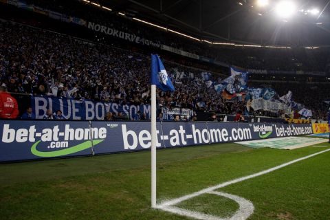 bet at home beim Spiel FC Schalke 04 gegen FC Augsburg am 15. Spieltag der 1. Fussball Bundesliga in Gelsenkirchen. / 041211

*** German 1. Bundesliga / Matchday 15 / FC Schalke 04 vs FC Augsburg on December 4, 2011 in Gelsenkirchen, Germany. ***