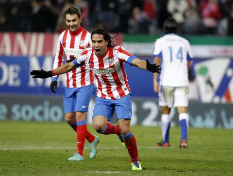 Partido de Liga entre el Atlético y el Deportivo en El Calderón. En la imagen, Falcao logra uno de sus cinco goles. Spanish League match between Atletico and Deportivo. In this picture, Falcao celebrates one of their five goals.