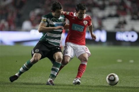 Benfica's Javier Saviola, right, from Argentina, vies for the ball with Sporting's Simon Vukcevic, from Montenegro, during their Portuguese League Cup semi final soccer match, Wednesday, March 2, 2011, at Benfica's Luz stadium in Lisbon. (AP Photo/ Francisco Seco)