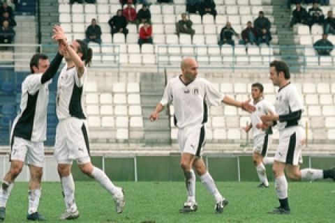 Παραμονή στη κορυφή