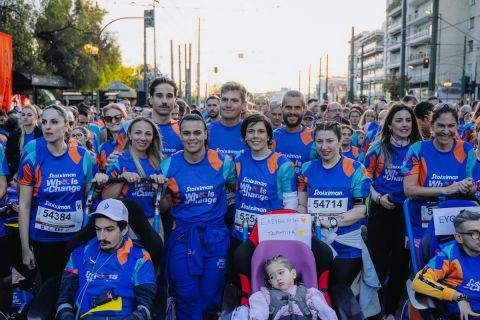 Οι Αντιγόνη Ντρισμπιώτη, Ελισάβετ Τελτσίδου, Μαρία Πρεβολαράκη, Στέργιος Μπίλλας, Σπύρος Γιαννιώτης και Φώτης Ζησιμόπουλος συμμετείχαν μεταξύ άλλων στη Stoiximan Wheels of Change.