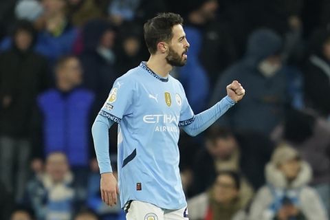 Manchester City's Bernardo Silva celebrates after scoring the opening goal during the English Premier League soccer match between Manchester City and Nottingham Forest at the Etihad Stadium in Manchester, Wednesday, Dec. 4, 2024. (AP Photo/Dave Thompson)