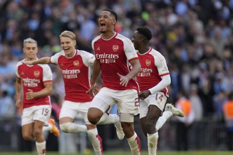 Arsenal players celebrate after winning the English FA Community Shield final soccer match between Arsenal and Manchester City at Wembley Stadium in London, Sunday, Aug. 6, 2023. (AP Photo/Kirsty Wigglesworth)